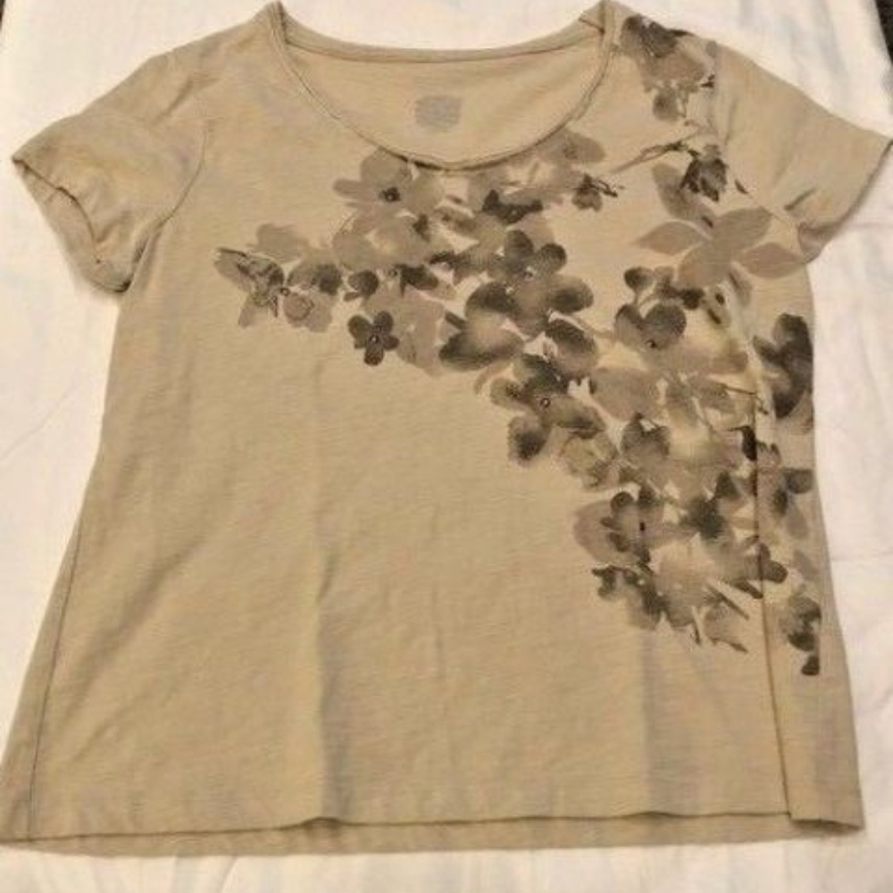 St. John’s Bay Beige Top Classic Graphic Design